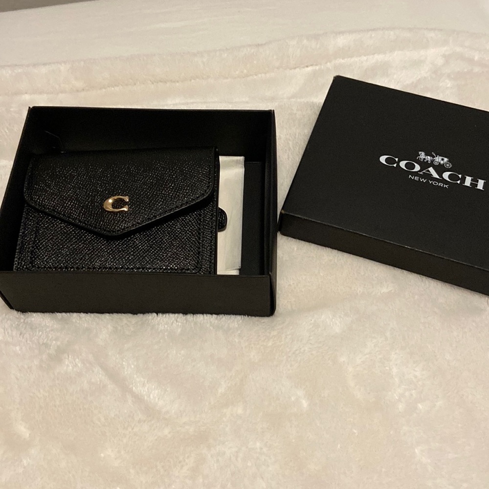 BEAND new coach trifold wallet